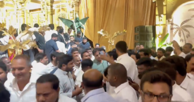 congress leaders try to take selfie with ktr at Damodar Rajanarsimha daughter's marriage